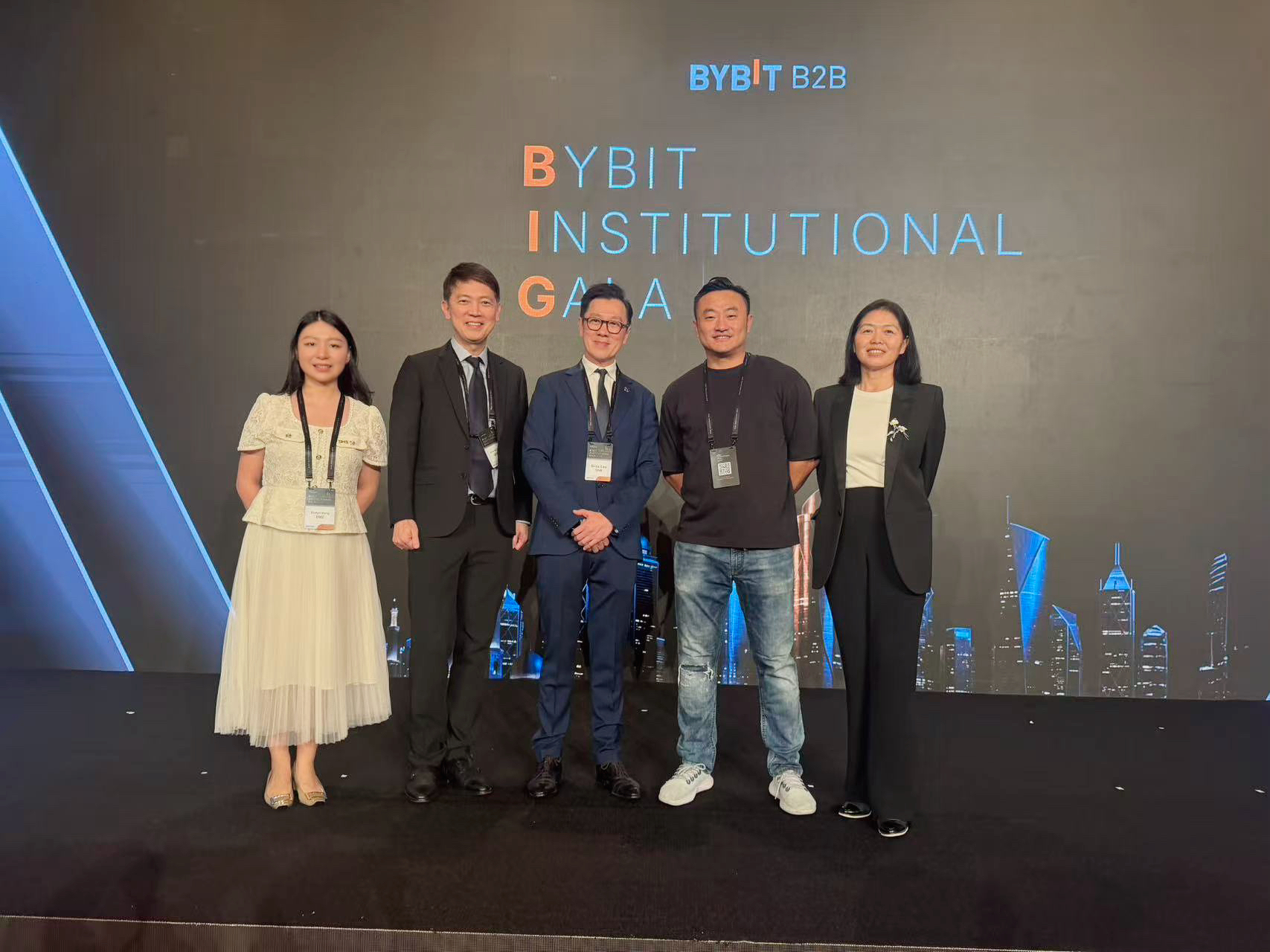 DMZ 携旗舰产品QCDT 亮相Bybit 阿布扎比年度机构盛典，并位列Bybit 2025 重点RWA 合作伙伴
